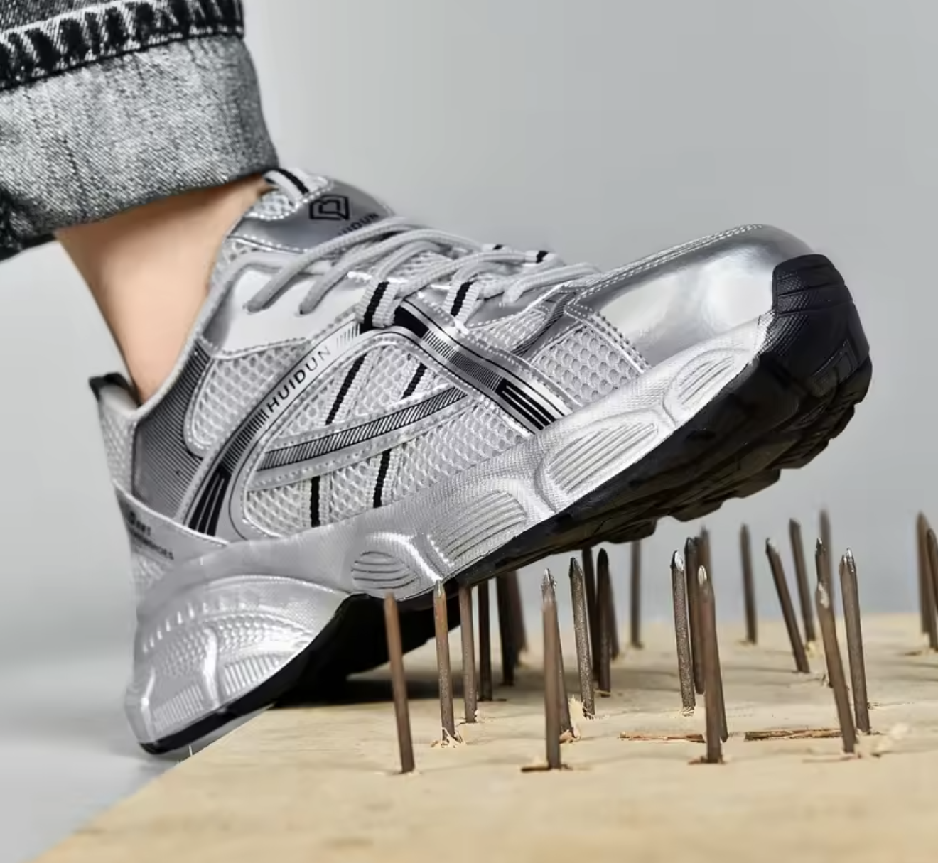 HUIDUN Alloy Safety Sneakers – Women's Futuristic Work Shoes with Serious Protection